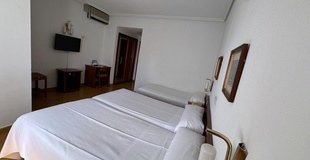 Chambre triple standard Hôtel ELE Acueducto Ségovie